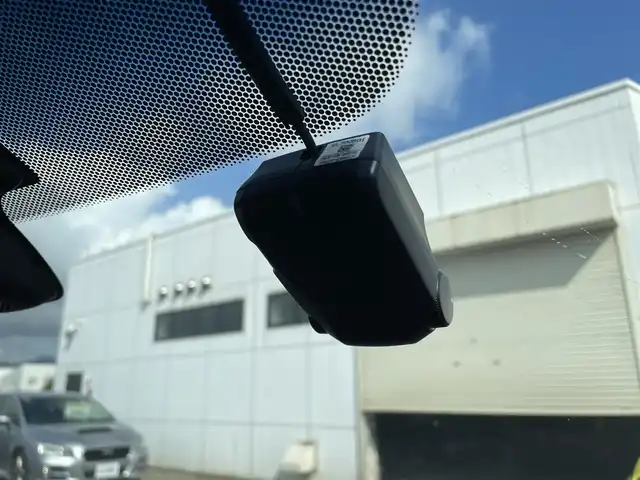 ホンダ ヴェゼル ハイブリッド X 神奈川県 2014(平26)年 14.8万km ホワイトオーキッドパール (株)IDOMが運営する【じしゃロン秦野店】の自社ローン専用車両になります。こちらは現金またはオートローンご利用時の価格です。自社ローンご希望の方は別途その旨お申付け下さい/純正メモリナビ／Ｂｌｕｅｔｏｏｔｈ／ワンセグＴＶ／ＣＤ/バックカメラ/ＥＴＣ/スマートキー/プッシュエンジンスタート/前方ドライブレコーダー/オートライト/ＨＩＤ/パドルシフト/純正アルミホイール