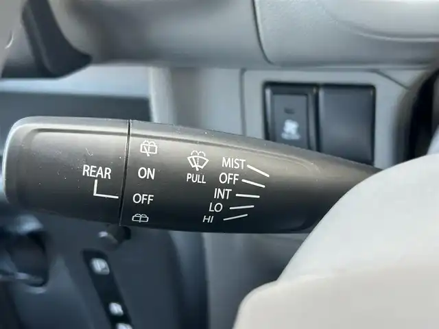スズキ エブリイ JOIN 高知県 2024(令6)年 0.7万km グレー 社外ディスプレイオーディオ/バックカメラ/Bluetooth・USB接続/プッシュスタート/スマートキー/シートヒーター/オートライト/コーナーセンサー/衝突軽減ブレーキ/レーンアシスト/革調シートカバー/アイドリングストップ/オーバーヘッドコンソール/ドアバイザー/電動格納ミラー