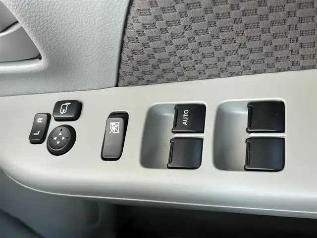 スズキ エブリイ JOIN 高知県 2024(令6)年 0.7万km グレー 社外ディスプレイオーディオ/バックカメラ/Bluetooth・USB接続/プッシュスタート/スマートキー/シートヒーター/オートライト/コーナーセンサー/衝突軽減ブレーキ/レーンアシスト/革調シートカバー/アイドリングストップ/オーバーヘッドコンソール/ドアバイザー/電動格納ミラー
