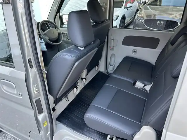 スズキ エブリイ JOIN 高知県 2024(令6)年 0.7万km グレー 社外ディスプレイオーディオ/バックカメラ/Bluetooth・USB接続/プッシュスタート/スマートキー/シートヒーター/オートライト/コーナーセンサー/衝突軽減ブレーキ/レーンアシスト/革調シートカバー/アイドリングストップ/オーバーヘッドコンソール/ドアバイザー/電動格納ミラー