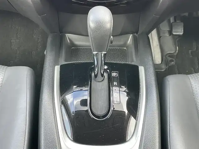 日産 エクストレイル 20X エマージェンシーブレーキ 道央・札幌 2017(平29)年 9万km ダイヤモンドブラック ４WD/純正SDナビ/DVD/SD/BT/AUX/エマージェンシーブレーキ/横滑り防止装置/ダウンヒルアシストコントロール/クリアランスソナー/バックカメラ/ビルトインETC/ECOMODE/前席シートヒーター/レザーシート/革巻きステアリング/ステアリングリモコン/プッシュスタート/スマートキー/LEDヘッドライト/オートライト/フォグランプ/電動格納ミラー/ウィンカーミラー/純正フロアマット/ドアバイザー