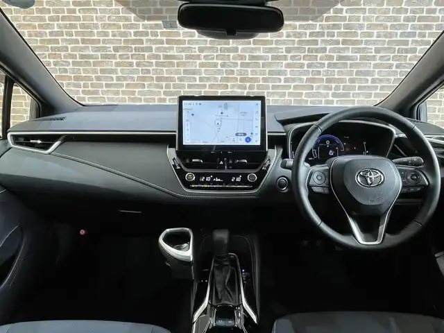 トヨタ カローラ スポーツ ハイブリッドG 岩手県 2023(令5)年 0.9万km グレーメタリック メーカーオプション10.5インチディスプレイオーディオ(ナビ/フルセグTV/USB(C端子入力)/AppleCarPlay/AndroidAuto/ミラキャスト)/トヨタセーフティセンス/プリクラッシュセーフティ/レーダークルーズコントロール/レーントレーシングアシスト/プロアクティブドライビングアシスト/オートマチックハイビーム/ドライバー異常時対応システム/ロードサインアシスト/メーカーオプションブラインドスポットモニター・安心降車アシスト/クリアランスソナー/パーキングサポートブレーキ/横滑り防止装置/メーカーオプション快適温熱シート/ブレーキホールド/録画機能付きバックガイドモニター/純正ドライブレコーダー/ETC2.0/応急用スペアタイヤ/デッキボード/LEDヘッドランプ/純正16インチアルミホイール