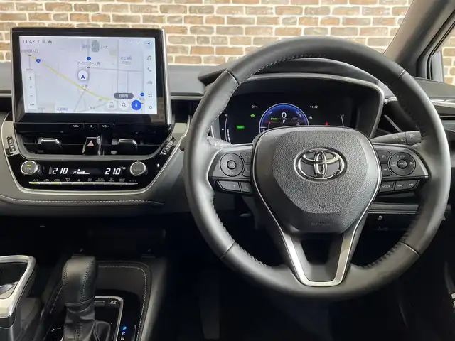 トヨタ カローラ スポーツ ハイブリッドG 岩手県 2023(令5)年 0.9万km グレーメタリック メーカーオプション10.5インチディスプレイオーディオ(ナビ/フルセグTV/USB(C端子入力)/AppleCarPlay/AndroidAuto/ミラキャスト)/トヨタセーフティセンス/プリクラッシュセーフティ/レーダークルーズコントロール/レーントレーシングアシスト/プロアクティブドライビングアシスト/オートマチックハイビーム/ドライバー異常時対応システム/ロードサインアシスト/メーカーオプションブラインドスポットモニター・安心降車アシスト/クリアランスソナー/パーキングサポートブレーキ/横滑り防止装置/メーカーオプション快適温熱シート/ブレーキホールド/録画機能付きバックガイドモニター/純正ドライブレコーダー/ETC2.0/応急用スペアタイヤ/デッキボード/LEDヘッドランプ/純正16インチアルミホイール