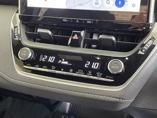 トヨタ カローラ スポーツ ハイブリッドG 岩手県 2023(令5)年 0.9万km グレーメタリック メーカーオプション10.5インチディスプレイオーディオ(ナビ/フルセグTV/USB(C端子入力)/AppleCarPlay/AndroidAuto/ミラキャスト)/トヨタセーフティセンス/プリクラッシュセーフティ/レーダークルーズコントロール/レーントレーシングアシスト/プロアクティブドライビングアシスト/オートマチックハイビーム/ドライバー異常時対応システム/ロードサインアシスト/メーカーオプションブラインドスポットモニター・安心降車アシスト/クリアランスソナー/パーキングサポートブレーキ/横滑り防止装置/メーカーオプション快適温熱シート/ブレーキホールド/録画機能付きバックガイドモニター/純正ドライブレコーダー/ETC2.0/応急用スペアタイヤ/デッキボード/LEDヘッドランプ/純正16インチアルミホイール