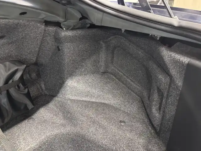 マツダ ロードスター S レザーパッケージ Vセレクション 三重県 2024(令6)年 0.5万km ディープクリスタルブルーマイカ プレミアムガソリン/FR/6F/純正 8.8インチナビ/（FM/AM/Bluetooth/USB/Amazon Alexa/CarPlay/AndroidAuto/TV）/バックカメラ/BOSEサウンドシステム（9スピーカー/AUDIOPILOT2）/ドライブレコーダー 前方/ビルトイン ETC（助手席シート背面）/i-ACTIVSENSE/運転支援/・標識連動車速設定（レーダークルコン連動対応）/・交通標識認識システム/・速度標識警報/・マツダレーダークルーズコントロール（MRCC）/リスク警報/・後側方車両接近検知（RCTA）/・車線逸脱警報（LDWS）/・ブラインドスポットモニタリング（BSM）/・降車時警告/事故回避支援/・ディスタンス＆スピードアラート/・スマートブレーキサポート（前進・後進）/ドライバーアテンションアラート/・疲労・注意力低下警報/装備/・ナッパレザーシート（色：スポーツタン）/・シートヒーター（D/N）/・オートエアコン/・オートライト/・アダプティブLEDヘッドライト/・オートワイパー/・ステアリングスイッチ/・プッシュスタート/・純正16inAW/・入力用USB type-Cジャックx2/・クロス（布）ルーフ：ベージュ色/など