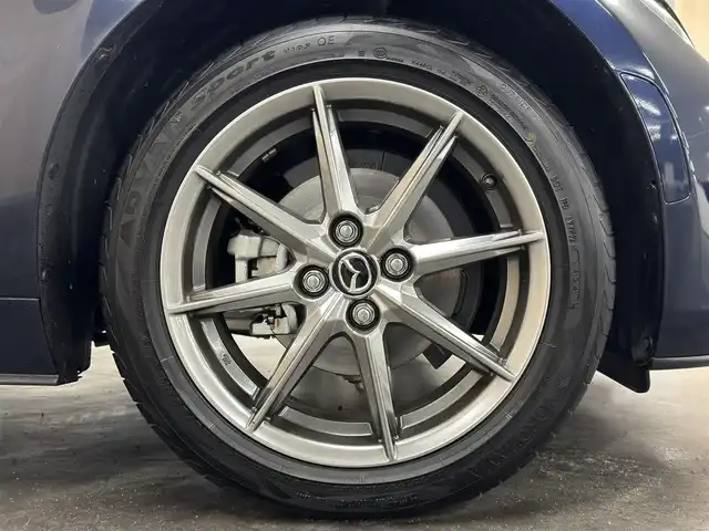 マツダ ロードスター S レザーパッケージ Vセレクション 三重県 2024(令6)年 0.5万km ディープクリスタルブルーマイカ プレミアムガソリン/FR/6F/純正 8.8インチナビ/（FM/AM/Bluetooth/USB/Amazon Alexa/CarPlay/AndroidAuto/TV）/バックカメラ/BOSEサウンドシステム（9スピーカー/AUDIOPILOT2）/ドライブレコーダー 前方/ビルトイン ETC（助手席シート背面）/i-ACTIVSENSE/運転支援/・標識連動車速設定（レーダークルコン連動対応）/・交通標識認識システム/・速度標識警報/・マツダレーダークルーズコントロール（MRCC）/リスク警報/・後側方車両接近検知（RCTA）/・車線逸脱警報（LDWS）/・ブラインドスポットモニタリング（BSM）/・降車時警告/事故回避支援/・ディスタンス＆スピードアラート/・スマートブレーキサポート（前進・後進）/ドライバーアテンションアラート/・疲労・注意力低下警報/装備/・ナッパレザーシート（色：スポーツタン）/・シートヒーター（D/N）/・オートエアコン/・オートライト/・アダプティブLEDヘッドライト/・オートワイパー/・ステアリングスイッチ/・プッシュスタート/・純正16inAW/・入力用USB type-Cジャックx2/・クロス（布）ルーフ：ベージュ色/など