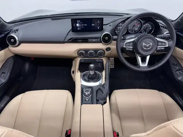 マツダ ロードスター S レザーパッケージ Vセレクション 三重県 2024(令6)年 0.5万km ディープクリスタルブルーマイカ プレミアムガソリン/FR/6F/純正 8.8インチナビ/（FM/AM/Bluetooth/USB/Amazon Alexa/CarPlay/AndroidAuto/TV）/バックカメラ/BOSEサウンドシステム（9スピーカー/AUDIOPILOT2）/ドライブレコーダー 前方/ビルトイン ETC（助手席シート背面）/i-ACTIVSENSE/運転支援/・標識連動車速設定（レーダークルコン連動対応）/・交通標識認識システム/・速度標識警報/・マツダレーダークルーズコントロール（MRCC）/リスク警報/・後側方車両接近検知（RCTA）/・車線逸脱警報（LDWS）/・ブラインドスポットモニタリング（BSM）/・降車時警告/事故回避支援/・ディスタンス＆スピードアラート/・スマートブレーキサポート（前進・後進）/ドライバーアテンションアラート/・疲労・注意力低下警報/装備/・ナッパレザーシート（色：スポーツタン）/・シートヒーター（D/N）/・オートエアコン/・オートライト/・アダプティブLEDヘッドライト/・オートワイパー/・ステアリングスイッチ/・プッシュスタート/・純正16inAW/・入力用USB type-Cジャックx2/・クロス（布）ルーフ：ベージュ色/など
