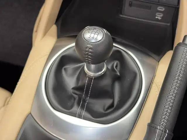 マツダ ロードスター S レザーパッケージ Vセレクション 三重県 2024(令6)年 0.5万km ディープクリスタルブルーマイカ プレミアムガソリン/FR/6F/純正 8.8インチナビ/（FM/AM/Bluetooth/USB/Amazon Alexa/CarPlay/AndroidAuto/TV）/バックカメラ/BOSEサウンドシステム（9スピーカー/AUDIOPILOT2）/ドライブレコーダー 前方/ビルトイン ETC（助手席シート背面）/i-ACTIVSENSE/運転支援/・標識連動車速設定（レーダークルコン連動対応）/・交通標識認識システム/・速度標識警報/・マツダレーダークルーズコントロール（MRCC）/リスク警報/・後側方車両接近検知（RCTA）/・車線逸脱警報（LDWS）/・ブラインドスポットモニタリング（BSM）/・降車時警告/事故回避支援/・ディスタンス＆スピードアラート/・スマートブレーキサポート（前進・後進）/ドライバーアテンションアラート/・疲労・注意力低下警報/装備/・ナッパレザーシート（色：スポーツタン）/・シートヒーター（D/N）/・オートエアコン/・オートライト/・アダプティブLEDヘッドライト/・オートワイパー/・ステアリングスイッチ/・プッシュスタート/・純正16inAW/・入力用USB type-Cジャックx2/・クロス（布）ルーフ：ベージュ色/など