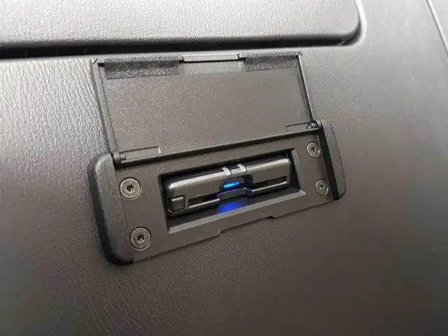 マツダ ロードスター S レザーパッケージ Vセレクション 三重県 2024(令6)年 0.5万km ディープクリスタルブルーマイカ プレミアムガソリン/FR/6F/純正 8.8インチナビ/（FM/AM/Bluetooth/USB/Amazon Alexa/CarPlay/AndroidAuto/TV）/バックカメラ/BOSEサウンドシステム（9スピーカー/AUDIOPILOT2）/ドライブレコーダー 前方/ビルトイン ETC（助手席シート背面）/i-ACTIVSENSE/運転支援/・標識連動車速設定（レーダークルコン連動対応）/・交通標識認識システム/・速度標識警報/・マツダレーダークルーズコントロール（MRCC）/リスク警報/・後側方車両接近検知（RCTA）/・車線逸脱警報（LDWS）/・ブラインドスポットモニタリング（BSM）/・降車時警告/事故回避支援/・ディスタンス＆スピードアラート/・スマートブレーキサポート（前進・後進）/ドライバーアテンションアラート/・疲労・注意力低下警報/装備/・ナッパレザーシート（色：スポーツタン）/・シートヒーター（D/N）/・オートエアコン/・オートライト/・アダプティブLEDヘッドライト/・オートワイパー/・ステアリングスイッチ/・プッシュスタート/・純正16inAW/・入力用USB type-Cジャックx2/・クロス（布）ルーフ：ベージュ色/など