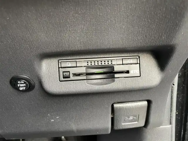 トヨタ プリウス S 長野県 2013(平25)年 6.8万km ブラック 純正ナビ(AM/FM/BT/TV/DVD)/プッシュスタート/フルセグテレビ/ナックカメラ/ETC/スペアキー/純正フロアマット/ABS/横滑り防止装置/オートライト