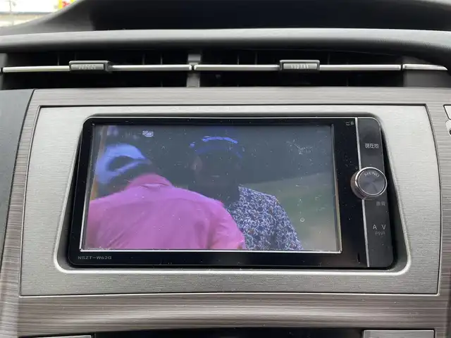 トヨタ プリウス S 長野県 2013(平25)年 6.8万km ブラック 純正ナビ(AM/FM/BT/TV/DVD)/プッシュスタート/フルセグテレビ/ナックカメラ/ETC/スペアキー/純正フロアマット/ABS/横滑り防止装置/オートライト