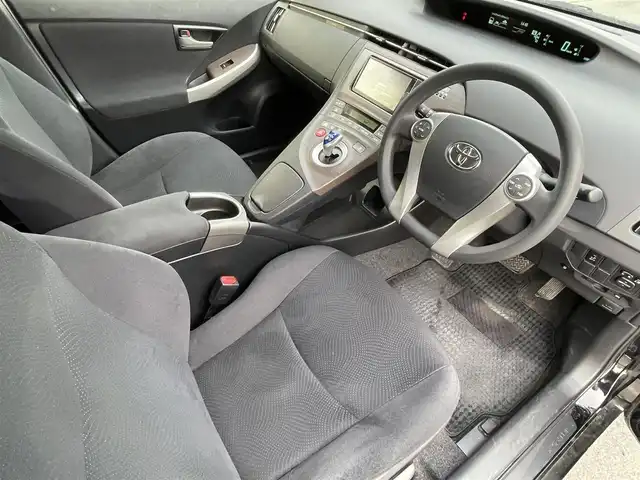 トヨタ プリウス S 長野県 2013(平25)年 6.8万km ブラック 純正ナビ(AM/FM/BT/TV/DVD)/プッシュスタート/フルセグテレビ/ナックカメラ/ETC/スペアキー/純正フロアマット/ABS/横滑り防止装置/オートライト