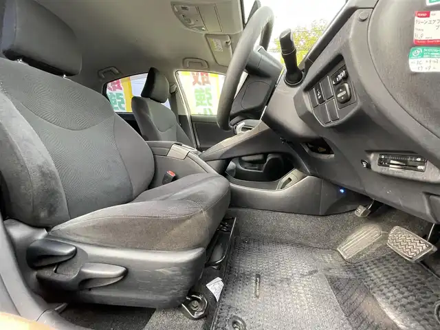 トヨタ プリウス S 長野県 2013(平25)年 6.8万km ブラック 純正ナビ(AM/FM/BT/TV/DVD)/プッシュスタート/フルセグテレビ/ナックカメラ/ETC/スペアキー/純正フロアマット/ABS/横滑り防止装置/オートライト