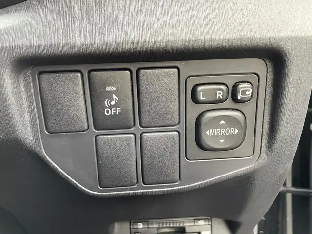 トヨタ プリウス S 長野県 2013(平25)年 6.8万km ブラック 純正ナビ(AM/FM/BT/TV/DVD)/プッシュスタート/フルセグテレビ/ナックカメラ/ETC/スペアキー/純正フロアマット/ABS/横滑り防止装置/オートライト