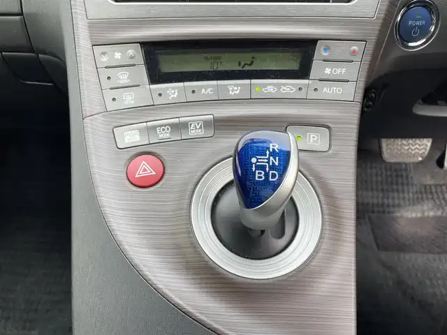 トヨタ プリウス S 長野県 2013(平25)年 6.8万km ブラック 純正ナビ(AM/FM/BT/TV/DVD)/プッシュスタート/フルセグテレビ/ナックカメラ/ETC/スペアキー/純正フロアマット/ABS/横滑り防止装置/オートライト