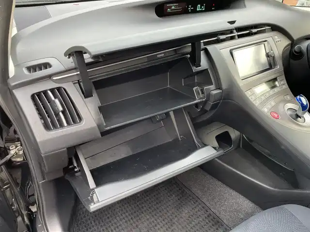 トヨタ プリウス S 長野県 2013(平25)年 6.8万km ブラック 純正ナビ(AM/FM/BT/TV/DVD)/プッシュスタート/フルセグテレビ/ナックカメラ/ETC/スペアキー/純正フロアマット/ABS/横滑り防止装置/オートライト