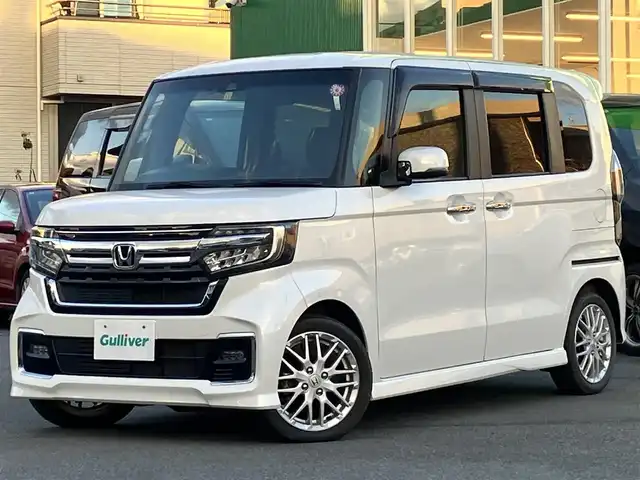 ホンダ Ｎ ＢＯＸ カスタム L ターボ 静岡県 2021(令3)年 3.4万km プラチナホワイトパール 純正8インチナビ（CD/DVD/BT/フルセグ）/バックカメラ/D席N席シートヒーター/パドルシフト/エンジンスタートボタン/パワーステアリング/パワーウィンドウ/アイドリングストップ/スマートキー/オートエアコン/レーダークルーズコントロール/USB入力端子/ETC/純正フロアマット/純正アルミホイール/ベンチシート/ハーフレザーシート/両側パワースライドドア/ABS/横滑り防止装置/コーナーセンサー/レーンキープアシスト/盗難防止装置/オートライト/オートマチックハイビーム/LEDヘッドライト/W+サイドエアバッグ/カーテンエアバッグ/衝突軽減システム