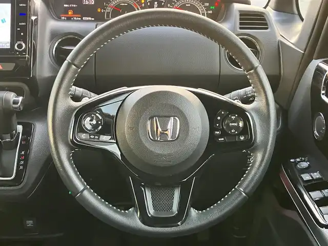 ホンダ Ｎ ＢＯＸ カスタム L ターボ 静岡県 2021(令3)年 3.4万km プラチナホワイトパール 純正8インチナビ（CD/DVD/BT/フルセグ）/バックカメラ/D席N席シートヒーター/パドルシフト/エンジンスタートボタン/パワーステアリング/パワーウィンドウ/アイドリングストップ/スマートキー/オートエアコン/レーダークルーズコントロール/USB入力端子/ETC/純正フロアマット/純正アルミホイール/ベンチシート/ハーフレザーシート/両側パワースライドドア/ABS/横滑り防止装置/コーナーセンサー/レーンキープアシスト/盗難防止装置/オートライト/オートマチックハイビーム/LEDヘッドライト/W+サイドエアバッグ/カーテンエアバッグ/衝突軽減システム