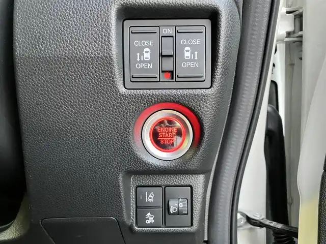 ホンダ Ｎ ＢＯＸ カスタム L ターボ 静岡県 2021(令3)年 3.4万km プラチナホワイトパール 純正8インチナビ（CD/DVD/BT/フルセグ）/バックカメラ/D席N席シートヒーター/パドルシフト/エンジンスタートボタン/パワーステアリング/パワーウィンドウ/アイドリングストップ/スマートキー/オートエアコン/レーダークルーズコントロール/USB入力端子/ETC/純正フロアマット/純正アルミホイール/ベンチシート/ハーフレザーシート/両側パワースライドドア/ABS/横滑り防止装置/コーナーセンサー/レーンキープアシスト/盗難防止装置/オートライト/オートマチックハイビーム/LEDヘッドライト/W+サイドエアバッグ/カーテンエアバッグ/衝突軽減システム