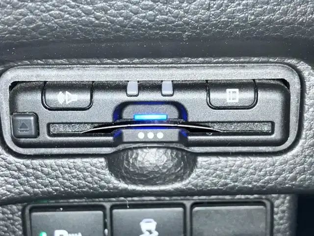 ホンダ Ｎ ＢＯＸ カスタム L ターボ 静岡県 2021(令3)年 3.4万km プラチナホワイトパール 純正8インチナビ（CD/DVD/BT/フルセグ）/バックカメラ/D席N席シートヒーター/パドルシフト/エンジンスタートボタン/パワーステアリング/パワーウィンドウ/アイドリングストップ/スマートキー/オートエアコン/レーダークルーズコントロール/USB入力端子/ETC/純正フロアマット/純正アルミホイール/ベンチシート/ハーフレザーシート/両側パワースライドドア/ABS/横滑り防止装置/コーナーセンサー/レーンキープアシスト/盗難防止装置/オートライト/オートマチックハイビーム/LEDヘッドライト/W+サイドエアバッグ/カーテンエアバッグ/衝突軽減システム