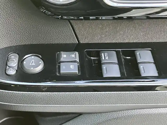 ホンダ Ｎ ＢＯＸ カスタム L ターボ 静岡県 2021(令3)年 3.4万km プラチナホワイトパール 純正8インチナビ（CD/DVD/BT/フルセグ）/バックカメラ/D席N席シートヒーター/パドルシフト/エンジンスタートボタン/パワーステアリング/パワーウィンドウ/アイドリングストップ/スマートキー/オートエアコン/レーダークルーズコントロール/USB入力端子/ETC/純正フロアマット/純正アルミホイール/ベンチシート/ハーフレザーシート/両側パワースライドドア/ABS/横滑り防止装置/コーナーセンサー/レーンキープアシスト/盗難防止装置/オートライト/オートマチックハイビーム/LEDヘッドライト/W+サイドエアバッグ/カーテンエアバッグ/衝突軽減システム