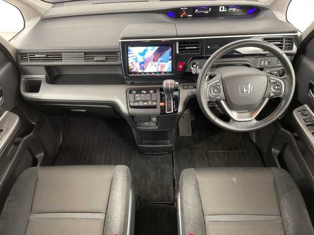 ホンダ ステップワゴン スパーダ ホンダセンシング 道央・札幌 2019(平31)年 8.6万km スーパープラチナメタリック ・４WD/ホンダセンシング/・衝突軽減ブレーキ〈CMBS〉/・LKAS〈車線維持支援システム〉/・レーダークルーズコントロール/・純正9インチインターナビ/・DVD.CD.SD.BT.フルセグ/・マルチビューカメラシステム/・両側パワースライドドア/・リアドアわくわくゲート/・フロントワイパーデアイサー/・LEDライト/オートハイビーム/・ミラーヒーター/・ビルとインETC/・スタッドレスタイヤ積込み有/・スマートキーｘ２