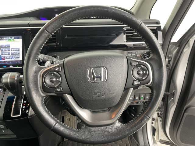 ホンダ ステップワゴン スパーダ ホンダセンシング 道央・札幌 2019(平31)年 8.6万km スーパープラチナメタリック ・４WD/ホンダセンシング/・衝突軽減ブレーキ〈CMBS〉/・LKAS〈車線維持支援システム〉/・レーダークルーズコントロール/・純正9インチインターナビ/・DVD.CD.SD.BT.フルセグ/・マルチビューカメラシステム/・両側パワースライドドア/・リアドアわくわくゲート/・フロントワイパーデアイサー/・LEDライト/オートハイビーム/・ミラーヒーター/・ビルとインETC/・スタッドレスタイヤ積込み有/・スマートキーｘ２