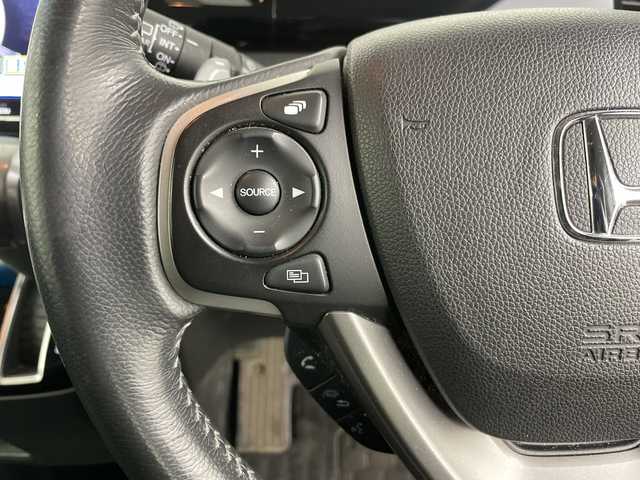 ホンダ ステップワゴン スパーダ ホンダセンシング 道央・札幌 2019(平31)年 8.6万km スーパープラチナメタリック ・４WD/ホンダセンシング/・衝突軽減ブレーキ〈CMBS〉/・LKAS〈車線維持支援システム〉/・レーダークルーズコントロール/・純正9インチインターナビ/・DVD.CD.SD.BT.フルセグ/・マルチビューカメラシステム/・両側パワースライドドア/・リアドアわくわくゲート/・フロントワイパーデアイサー/・LEDライト/オートハイビーム/・ミラーヒーター/・ビルとインETC/・スタッドレスタイヤ積込み有/・スマートキーｘ２