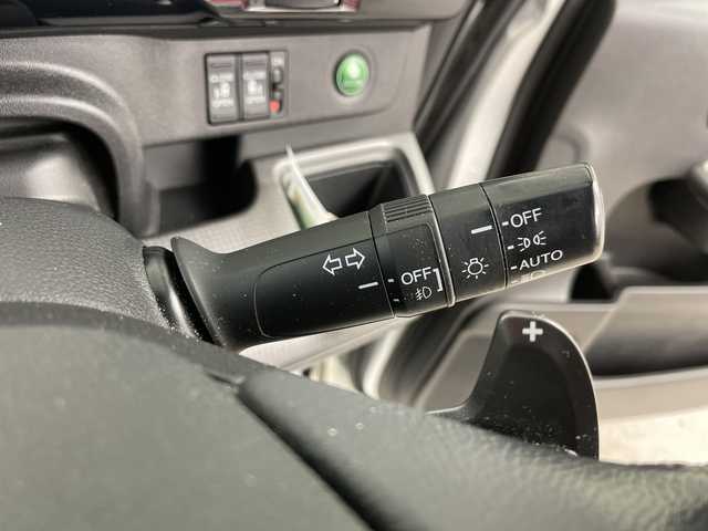 ホンダ ステップワゴン スパーダ ホンダセンシング 道央・札幌 2019(平31)年 8.6万km スーパープラチナメタリック ・４WD/ホンダセンシング/・衝突軽減ブレーキ〈CMBS〉/・LKAS〈車線維持支援システム〉/・レーダークルーズコントロール/・純正9インチインターナビ/・DVD.CD.SD.BT.フルセグ/・マルチビューカメラシステム/・両側パワースライドドア/・リアドアわくわくゲート/・フロントワイパーデアイサー/・LEDライト/オートハイビーム/・ミラーヒーター/・ビルとインETC/・スタッドレスタイヤ積込み有/・スマートキーｘ２