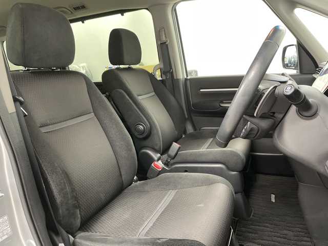 ホンダ ステップワゴン スパーダ ホンダセンシング 道央・札幌 2019(平31)年 8.6万km スーパープラチナメタリック ・４WD/ホンダセンシング/・衝突軽減ブレーキ〈CMBS〉/・LKAS〈車線維持支援システム〉/・レーダークルーズコントロール/・純正9インチインターナビ/・DVD.CD.SD.BT.フルセグ/・マルチビューカメラシステム/・両側パワースライドドア/・リアドアわくわくゲート/・フロントワイパーデアイサー/・LEDライト/オートハイビーム/・ミラーヒーター/・ビルとインETC/・スタッドレスタイヤ積込み有/・スマートキーｘ２