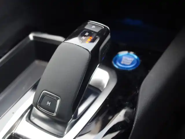 プジョー ３００８ GT ブルー HDi 埼玉県 2021(令3)年 4.5万km パール ワンオーナー/ブラックハーフレザーシート/アダプティブクルーズコントロール/CarPlay/パークセンサー/ブラインドスポットモニター/サイド/バックカメラ/ルームミラー内臓サイドカメラ/純正ディスプレイオーディオ/ETC/シートヒーター/ワイヤレス充電/LEDヘッドライト/シートポジションメモリー機能