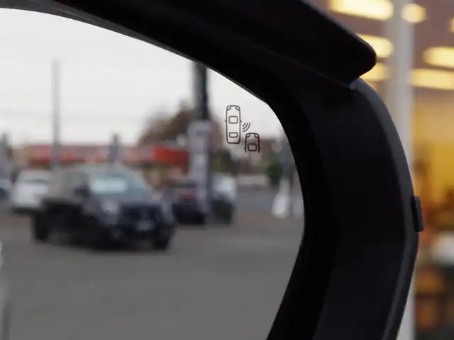 プジョー ３００８ GT ブルー HDi 埼玉県 2021(令3)年 4.5万km パール ワンオーナー/ブラックハーフレザーシート/アダプティブクルーズコントロール/CarPlay/パークセンサー/ブラインドスポットモニター/サイド/バックカメラ/ルームミラー内臓サイドカメラ/純正ディスプレイオーディオ/ETC/シートヒーター/ワイヤレス充電/LEDヘッドライト/シートポジションメモリー機能