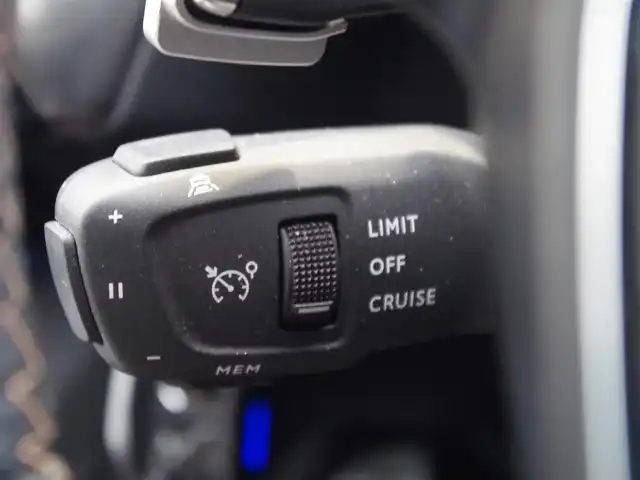 プジョー ３００８ GT ブルー HDi 埼玉県 2021(令3)年 4.5万km パール ワンオーナー/ブラックハーフレザーシート/アダプティブクルーズコントロール/CarPlay/パークセンサー/ブラインドスポットモニター/サイド/バックカメラ/ルームミラー内臓サイドカメラ/純正ディスプレイオーディオ/ETC/シートヒーター/ワイヤレス充電/LEDヘッドライト/シートポジションメモリー機能