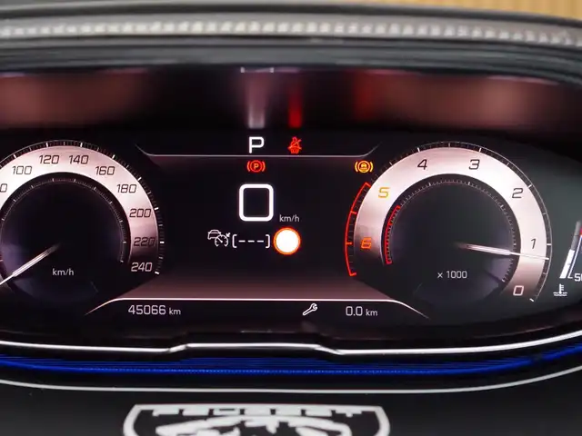 プジョー ３００８ GT ブルー HDi 埼玉県 2021(令3)年 4.5万km パール ワンオーナー/ブラックハーフレザーシート/アダプティブクルーズコントロール/CarPlay/パークセンサー/ブラインドスポットモニター/サイド/バックカメラ/ルームミラー内臓サイドカメラ/純正ディスプレイオーディオ/ETC/シートヒーター/ワイヤレス充電/LEDヘッドライト/シートポジションメモリー機能