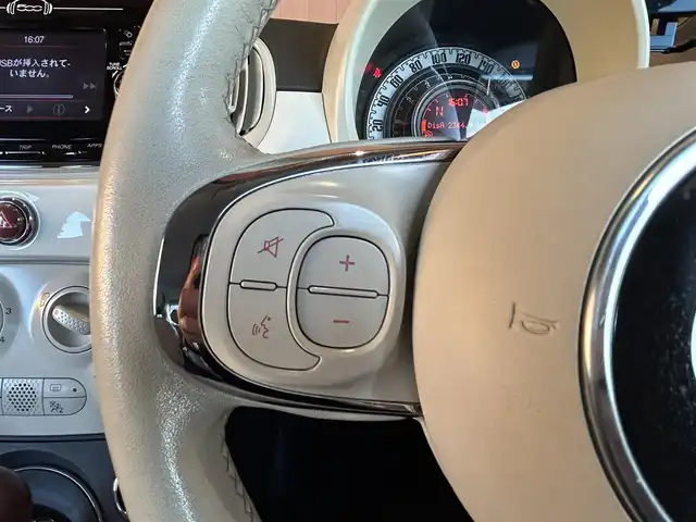 フィアット ５００ ツインエア ポップ 愛知県 2016(平28)年 9.8万km ビアンコ・ガーラ 登録時走行距離97957キロ/純正オーディオ/Bluetooth接続/USB入力端子/前方ドライブレコーダー/革シートカバー/リモコンキー/純正フロアマット/取扱説明書/保証書