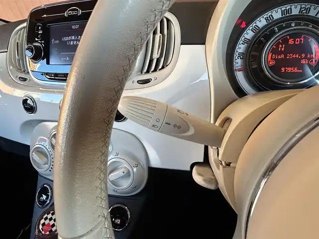 フィアット ５００ ツインエア ポップ 愛知県 2016(平28)年 9.8万km ビアンコ・ガーラ 登録時走行距離97957キロ/純正オーディオ/Bluetooth接続/USB入力端子/前方ドライブレコーダー/革シートカバー/リモコンキー/純正フロアマット/取扱説明書/保証書