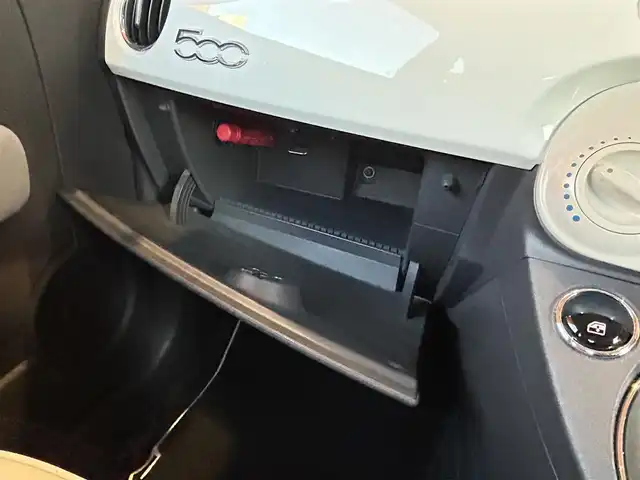 フィアット ５００ ツインエア ポップ 愛知県 2016(平28)年 9.8万km ビアンコ・ガーラ 登録時走行距離97957キロ/純正オーディオ/Bluetooth接続/USB入力端子/前方ドライブレコーダー/革シートカバー/リモコンキー/純正フロアマット/取扱説明書/保証書