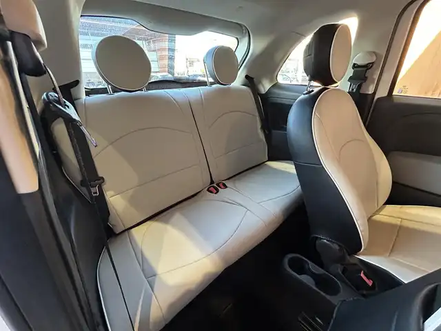 フィアット ５００ ツインエア ポップ 愛知県 2016(平28)年 9.8万km ビアンコ・ガーラ 登録時走行距離97957キロ/純正オーディオ/Bluetooth接続/USB入力端子/前方ドライブレコーダー/革シートカバー/リモコンキー/純正フロアマット/取扱説明書/保証書