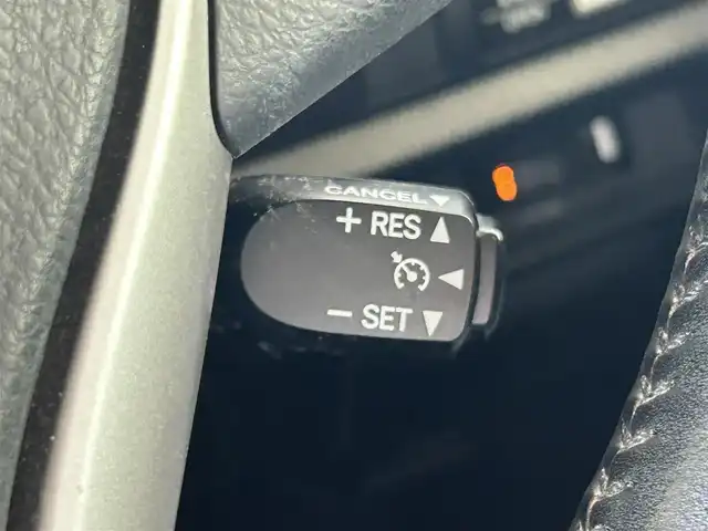 トヨタ ヴォクシー ハイブリッド ZS 煌 福島県 2018(平30)年 9.4万km ホワイトパールクリスタルシャイン 登録時走行距離：93/676km/社外SDナビ/（フルセグTV/BT接続/AM/FM/CD/DVD）/社外フリップダウンモニター/両側パワースライドドア/バックカメラ/ETC/PUSHスタート/シートヒーター（D/N席）/クルーズコントロール/ステアリングスイッチ/ドライブレコーダー/電格ミラー/ウィンカーミラー/オートライト/オートハイビーム/LEDヘッドライト/フォグランプ/純正フロアマット/社外AW/スマートキー/スペアキー/ドアバイザー/サマータイヤ4本/レーンキープ/車両接近通報装置/衝突被害軽減ブレーキ/横滑り防止装置/三列シート/ウォークスルー/保証書/取扱説明書