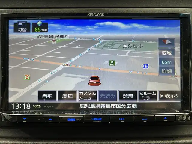 ホンダ ヴェゼル X ホンダセンシング 鹿児島県 2020(令2)年 0.7万km プラチナホワイトパール 社外7インチメモリナビ【MDV-D707BT】/（フルセグTV/CD/DVD/AM/FM/BT/SD/USB）/ホンダセンシング/・衝突軽減ブレーキ〈CMBS〉/・誤発進抑制機能/・歩行者事故低減ステアリング/・路外逸脱抑制機能/・ACC〈アダプティブ・クルーズ・コントロール〉/・LKAS〈車線維持支援システム〉/・先行車発進お知らせ機能/・標識認識機能/バックカメラ/電動パーキングブレーキ/オートブレーキホールド/革巻きステアリング/ステアリングリモコン/純正LEDヘッドライト/フロントフォグライト/自動防眩ルームミラー/電装格納ミラー/純正16インチアルミホイール/ドアバイザー/フロアマット/ETC/取扱説明書/禁煙車