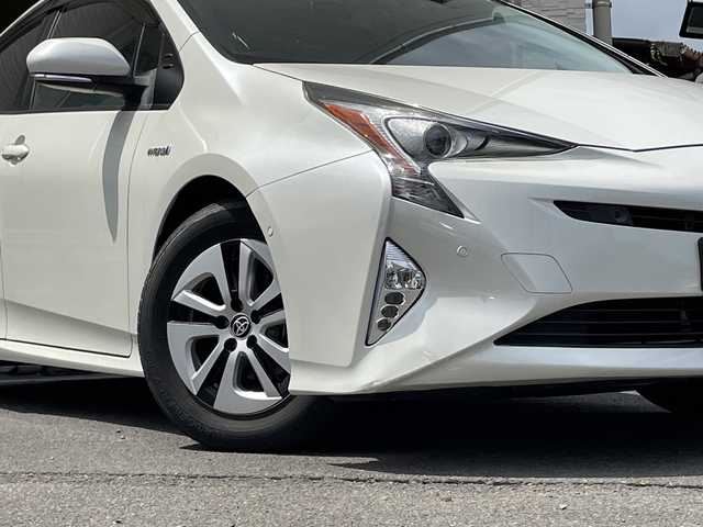 トヨタ プリウス A 大分県 2017(平29)年 4.7万km ホワイトパールクリスタルシャイン 純正ナビ/フルセグTV/Bluetooth/純正ビルトインETC/純正フロアマット/純正15インチアルミホイール/純正LEDヘッドライト/オートライト/オートマチックハイビーム/ドラレコ/横滑り防止装置/コーナーセンサー/バックカメラ/クルーズコントロール