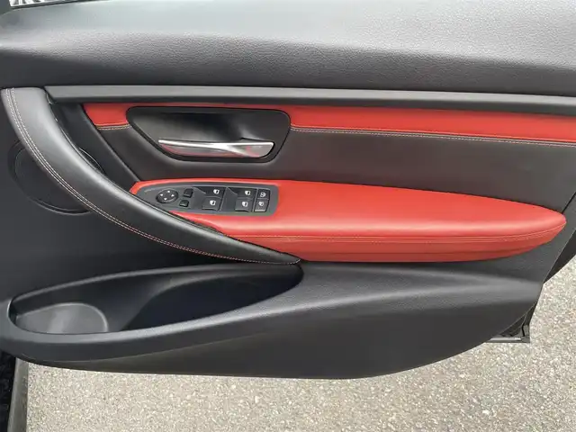 ＢＭＷ Ｍ３ セダン 神奈川県 2015(平27)年 5.4万km サファイアブラックP OP１９インチAW/赤レザーシート/・前席パワーシート/・前席シートヒーター/純正HDDナビ/・MSV・DVD/・AUX・USB端子/・フルセグTV/・バックカメラ/パークディスタンスコントロール/インテリジェントセーフティ/・Cityブレーキ機能付き追突警告/・レーンデパーチャウォーニング/リアスポイラー/HIDライト/サイド・カーテンエアバック/スマートキーX2/新車時手帳、取説