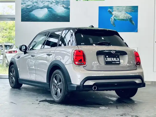 ＭＩＮＩ ミニ クーパー D 大阪府 2022(令4)年 4.7万km 茶 ペッパーP/インテリジェントセーフティ/純正ディスプレイオーディオ/applecarplay/バックカメラ/ハーフレザー/純正16インチAW/LEDヘッドライト/クリアランスソナー