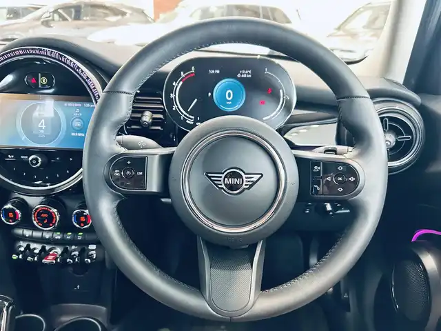 ＭＩＮＩ ミニ クーパー D 大阪府 2022(令4)年 4.7万km 茶 ペッパーP/インテリジェントセーフティ/純正ディスプレイオーディオ/applecarplay/バックカメラ/ハーフレザー/純正16インチAW/LEDヘッドライト/クリアランスソナー