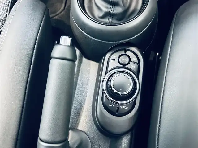 ＭＩＮＩ ミニ クーパー D 大阪府 2022(令4)年 4.7万km 茶 ペッパーP/インテリジェントセーフティ/純正ディスプレイオーディオ/applecarplay/バックカメラ/ハーフレザー/純正16インチAW/LEDヘッドライト/クリアランスソナー