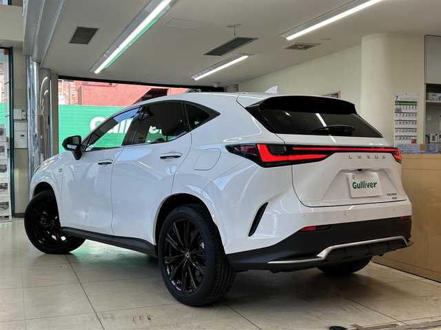 レクサス ＮＸ 350 Fスポーツ 東京都 2022(令4)年 1.1万km ホワイトノーヴァガラスフレーク ワンオーナー/純正14インチナビ/(フルセグ/Bluetooth/USB/Miracast)/全方位カメラ/デジタルインナーミラー/レザーシート/前後シートヒーター＆シートクーラー/前席パワーシート＆メモリーシート/プリクラッシュセーフティ/クルーズコントロール/ステアリングヒータ―/BSM/LKA/コーナーサンサー/PSKB/安心降車アシスト/RCTA/ディテクションロードサインアシスト　/PDA/DAC/スマートキー/プッシュスタート/オートライト/LEDライト/前フォグランプ/ETC2.0/純正フロアマット/トノカバー/ドライブレコーダー/(TZ-DR210)/ISOFIX/革巻きステアリング/パドルシフト/ステアリングヒータ―/ステアリングスイッチ/パワーバックドア/プライバシーガラス/アイドリングストップ/電格ウィンカーミラー/トノカバー/純正20インチアルミホイール/W＋サイドSRS＋ABS/横滑り防止装置/取扱説明書/保証書/ディーラー記録簿/(R6．9)