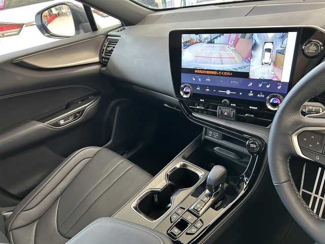 レクサス ＮＸ 350 Fスポーツ 東京都 2022(令4)年 1.1万km ホワイトノーヴァガラスフレーク ワンオーナー/純正14インチナビ/(フルセグ/Bluetooth/USB/Miracast)/全方位カメラ/デジタルインナーミラー/レザーシート/前後シートヒーター＆シートクーラー/前席パワーシート＆メモリーシート/プリクラッシュセーフティ/クルーズコントロール/ステアリングヒータ―/BSM/LKA/コーナーサンサー/PSKB/安心降車アシスト/RCTA/ディテクションロードサインアシスト　/PDA/DAC/スマートキー/プッシュスタート/オートライト/LEDライト/前フォグランプ/ETC2.0/純正フロアマット/トノカバー/ドライブレコーダー/(TZ-DR210)/ISOFIX/革巻きステアリング/パドルシフト/ステアリングヒータ―/ステアリングスイッチ/パワーバックドア/プライバシーガラス/アイドリングストップ/電格ウィンカーミラー/トノカバー/純正20インチアルミホイール/W＋サイドSRS＋ABS/横滑り防止装置/取扱説明書/保証書/ディーラー記録簿/(R6．9)