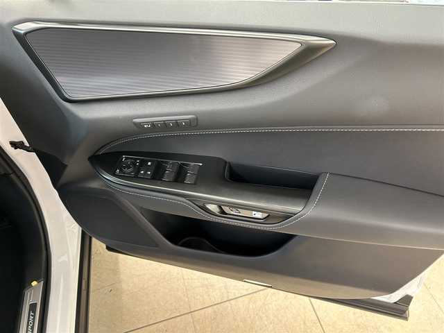 レクサス ＮＸ 350 Fスポーツ 東京都 2022(令4)年 1.1万km ホワイトノーヴァガラスフレーク ワンオーナー/純正14インチナビ/(フルセグ/Bluetooth/USB/Miracast)/全方位カメラ/デジタルインナーミラー/レザーシート/前後シートヒーター＆シートクーラー/前席パワーシート＆メモリーシート/プリクラッシュセーフティ/クルーズコントロール/ステアリングヒータ―/BSM/LKA/コーナーサンサー/PSKB/安心降車アシスト/RCTA/ディテクションロードサインアシスト　/PDA/DAC/スマートキー/プッシュスタート/オートライト/LEDライト/前フォグランプ/ETC2.0/純正フロアマット/トノカバー/ドライブレコーダー/(TZ-DR210)/ISOFIX/革巻きステアリング/パドルシフト/ステアリングヒータ―/ステアリングスイッチ/パワーバックドア/プライバシーガラス/アイドリングストップ/電格ウィンカーミラー/トノカバー/純正20インチアルミホイール/W＋サイドSRS＋ABS/横滑り防止装置/取扱説明書/保証書/ディーラー記録簿/(R6．9)
