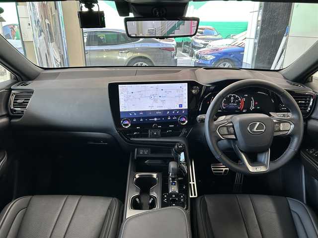 レクサス ＮＸ 350 Fスポーツ 東京都 2022(令4)年 1.1万km ホワイトノーヴァガラスフレーク ワンオーナー/純正14インチナビ/(フルセグ/Bluetooth/USB/Miracast)/全方位カメラ/デジタルインナーミラー/レザーシート/前後シートヒーター＆シートクーラー/前席パワーシート＆メモリーシート/プリクラッシュセーフティ/クルーズコントロール/ステアリングヒータ―/BSM/LKA/コーナーサンサー/PSKB/安心降車アシスト/RCTA/ディテクションロードサインアシスト　/PDA/DAC/スマートキー/プッシュスタート/オートライト/LEDライト/前フォグランプ/ETC2.0/純正フロアマット/トノカバー/ドライブレコーダー/(TZ-DR210)/ISOFIX/革巻きステアリング/パドルシフト/ステアリングヒータ―/ステアリングスイッチ/パワーバックドア/プライバシーガラス/アイドリングストップ/電格ウィンカーミラー/トノカバー/純正20インチアルミホイール/W＋サイドSRS＋ABS/横滑り防止装置/取扱説明書/保証書/ディーラー記録簿/(R6．9)