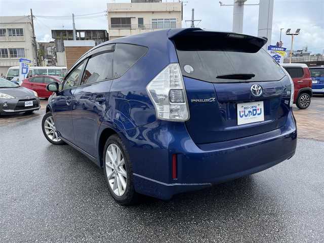 トヨタ プリウス α S ツーリングセレクション 沖縄県 2014(平26)年 5.9万km ダークブルーマイカ (株)IDOMが運営する【じしゃロンコザ店】の自社ローン専用車両になりますこちらは現金またはオートローンご利用時の価格です。自社ローンご希望の方は別途その旨お申付け下さい/純正ナビ　/ＣＤ／ＤＶＤ再生　/ＥＴＣ　/プッシュスタート　/スマートキー　/スペアキー　/オートライト　/ＬＥＤヘッドライト　/純正アルミホイール　/純正フロアマット　/取扱説明書　/パワーステアリング